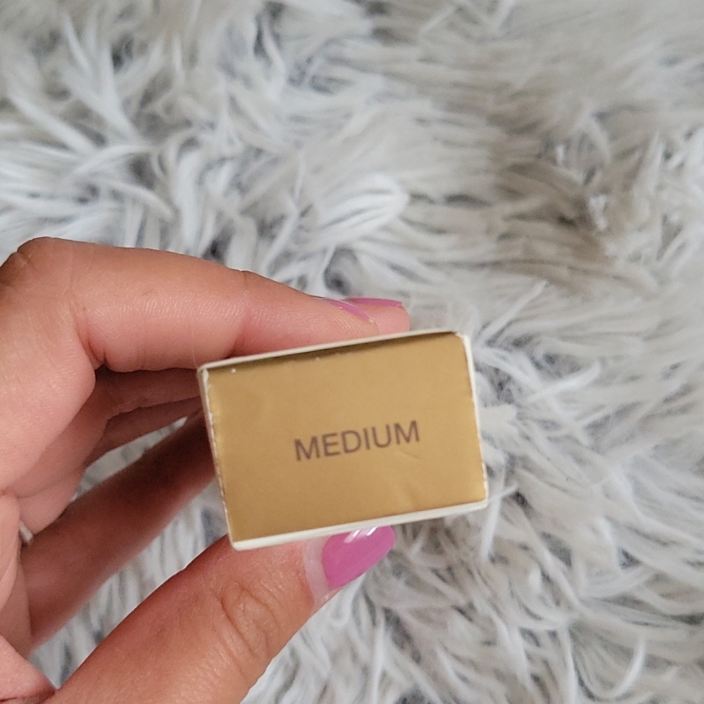 Concealer - Picture 3 of 5